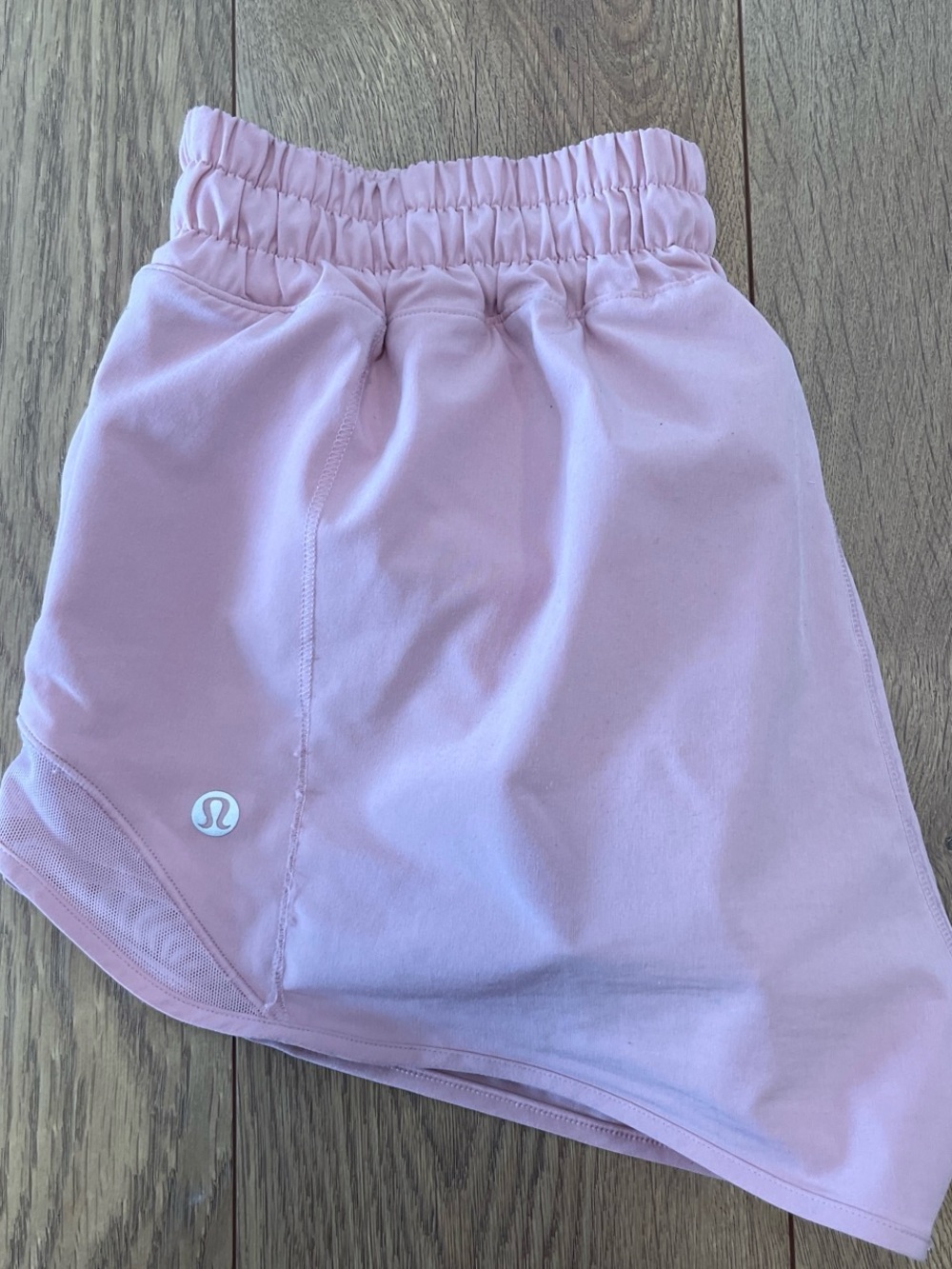 lululemon 🩷 athletica Light Pink Hotty Hot 2.5” Low-rise Shorts size 6